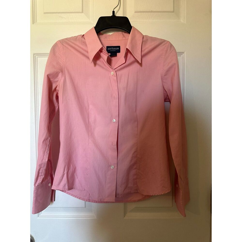 Ann Taylor 4P Light Pink Long‑Sleeve Button‑Down Shirt – Classic Collared Style